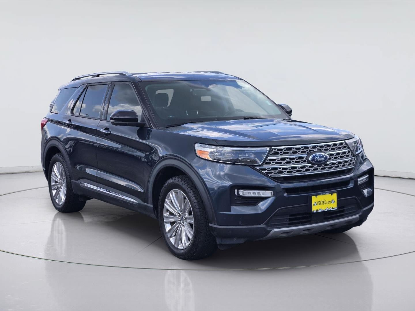 Certified 2022 Ford Explorer Limited w/ Equipment Group 301A RWD image 3