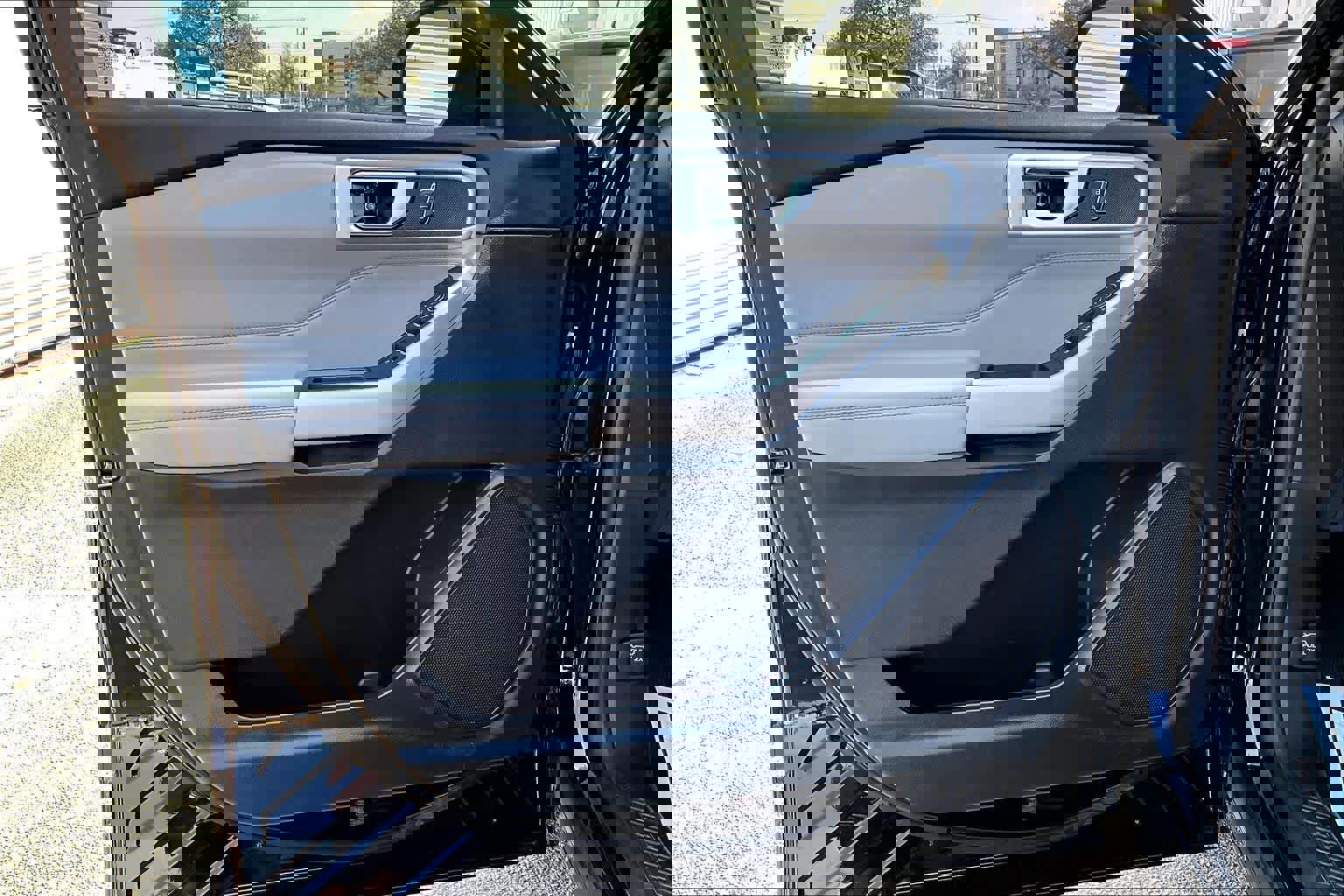 Certified 2022 Ford Explorer XLT w/ Equipment Group 202A image 23