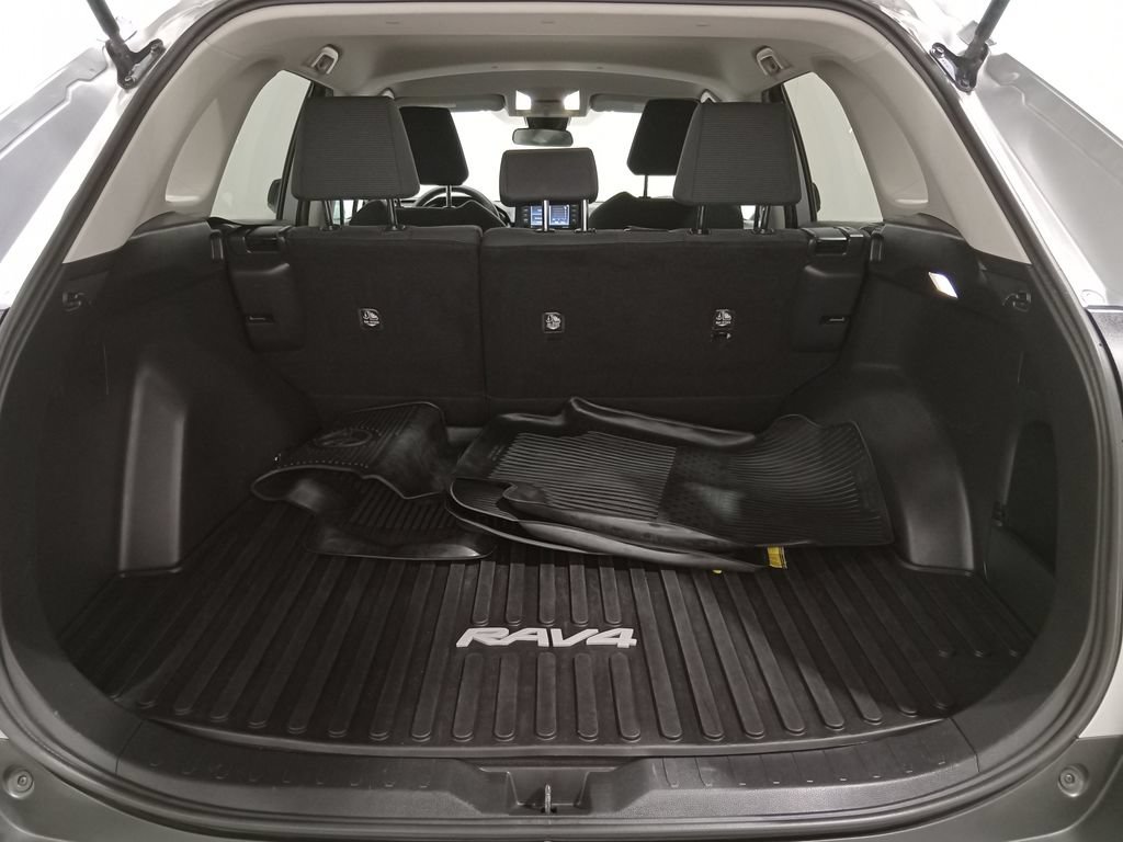 Used 2022 Toyota RAV4 LE FWD image 5