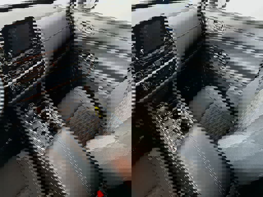 Used 2022 Nissan Pathfinder SV w/ SV Premium Package FWD image 14