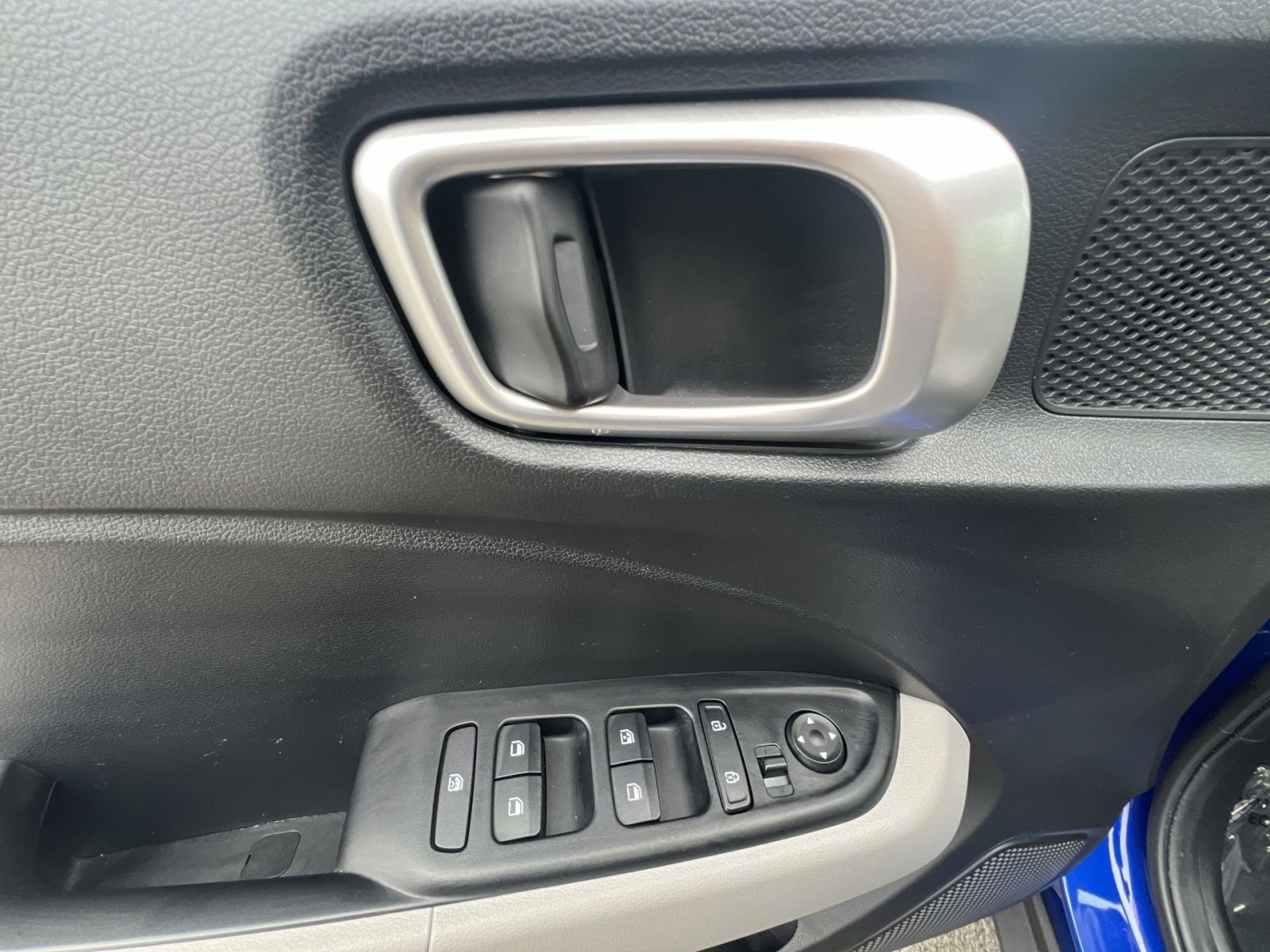 Used 2025 Hyundai Venue SEL FWD image 23