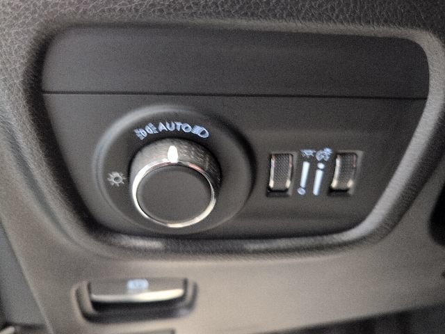 Used 2023 Jeep Grand Cherokee Altitude AWD/4WD image 16