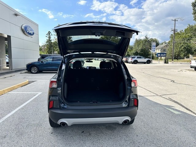 Certified 2022 Ford Escape SE w/ Cold Weather Package image 17