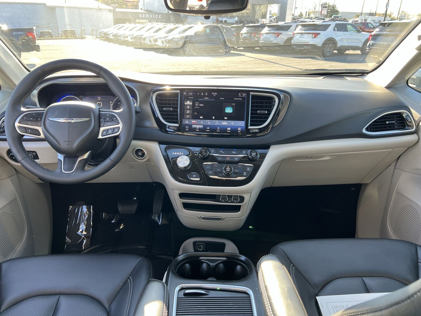 Used 2024 Chrysler Pacifica Touring-L FWD image 22