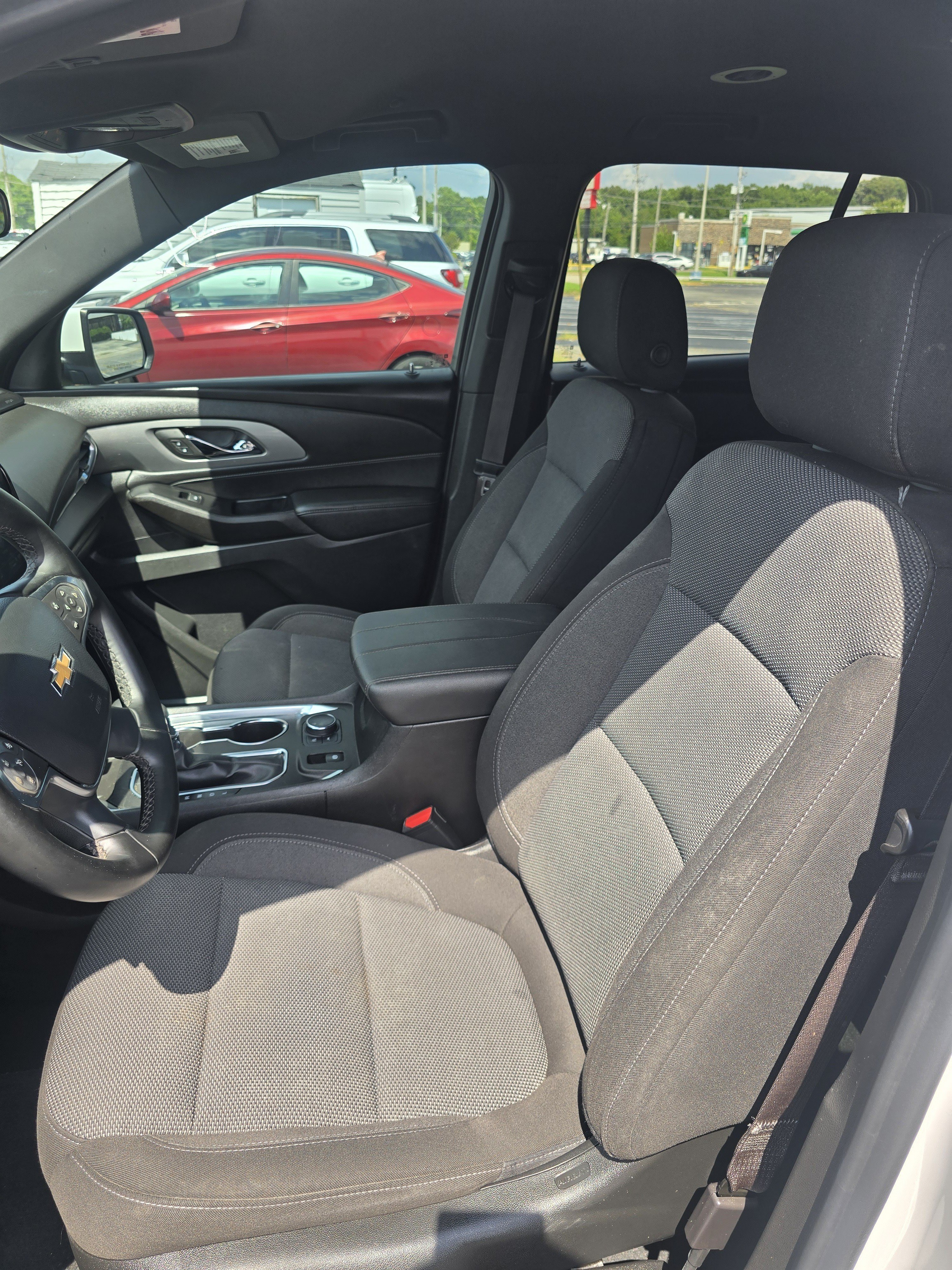 Used 2023 Chevrolet Traverse LT FWD image 16