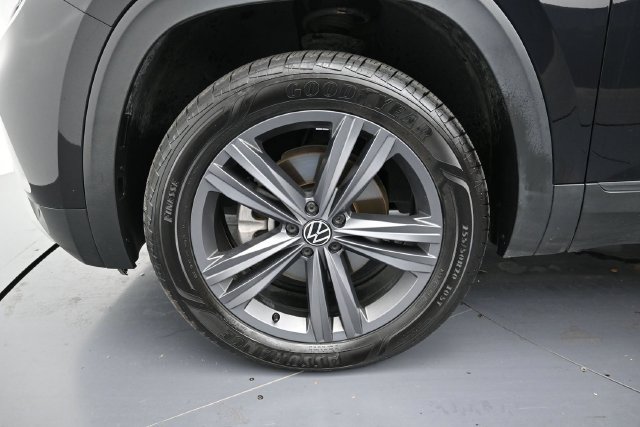 Used 2023 Volkswagen Atlas SE w/ Panoramic Sunroof Package FWD image 9