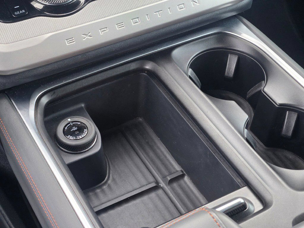 Certified 2025 Ford Expedition Active AWD/4WD image 34