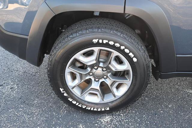 Used 2019 Jeep Cherokee Trailhawk w/ Comfort/Convenience Group AWD/4WD image 15