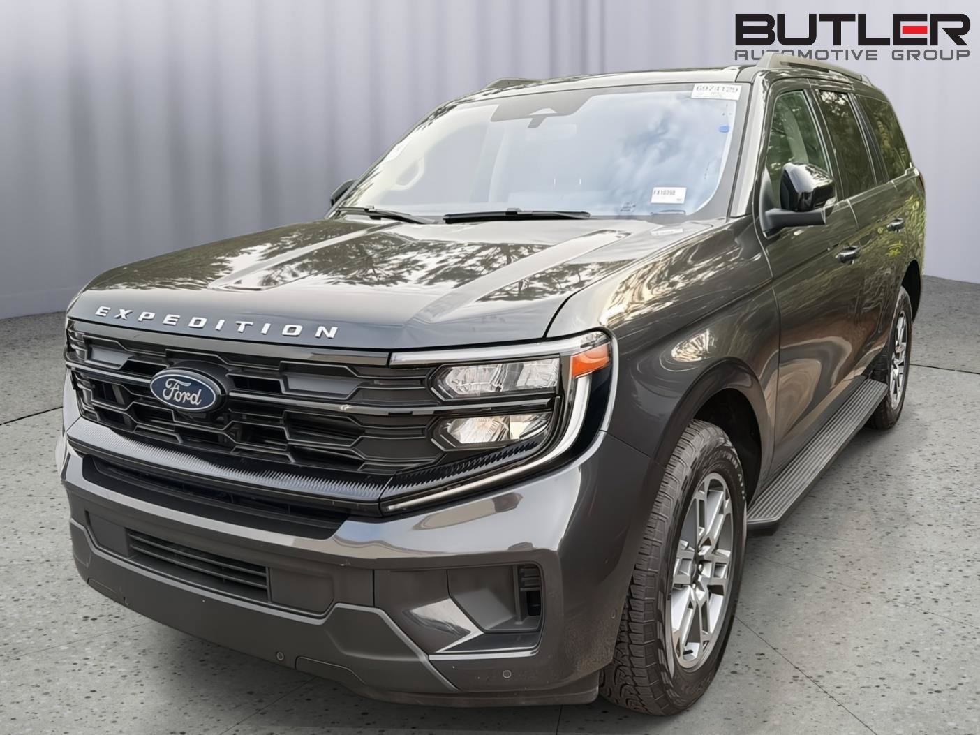 Certified 2025 Ford Expedition Active AWD/4WD image 2