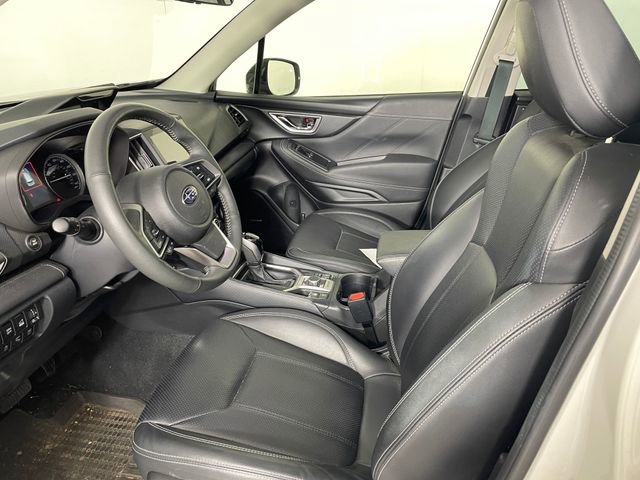 Used 2022 Subaru Forester Touring AWD/4WD image 2