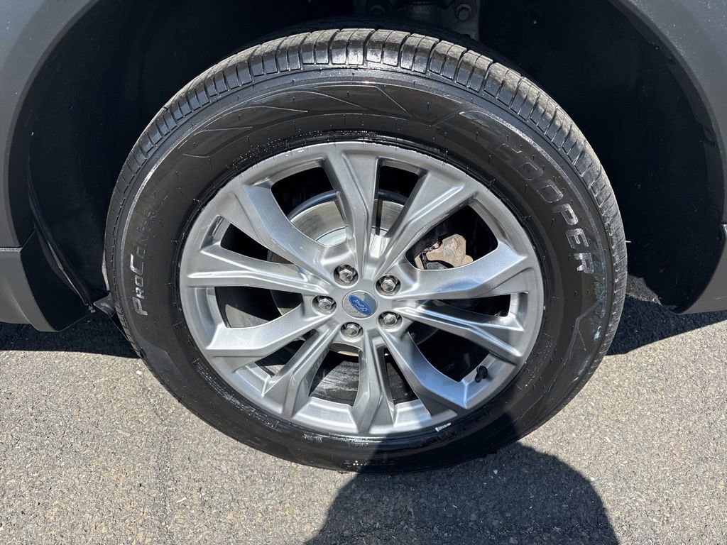 Certified 2022 Ford Explorer Limited w/ Equipment Group 301A AWD/4WD image 9