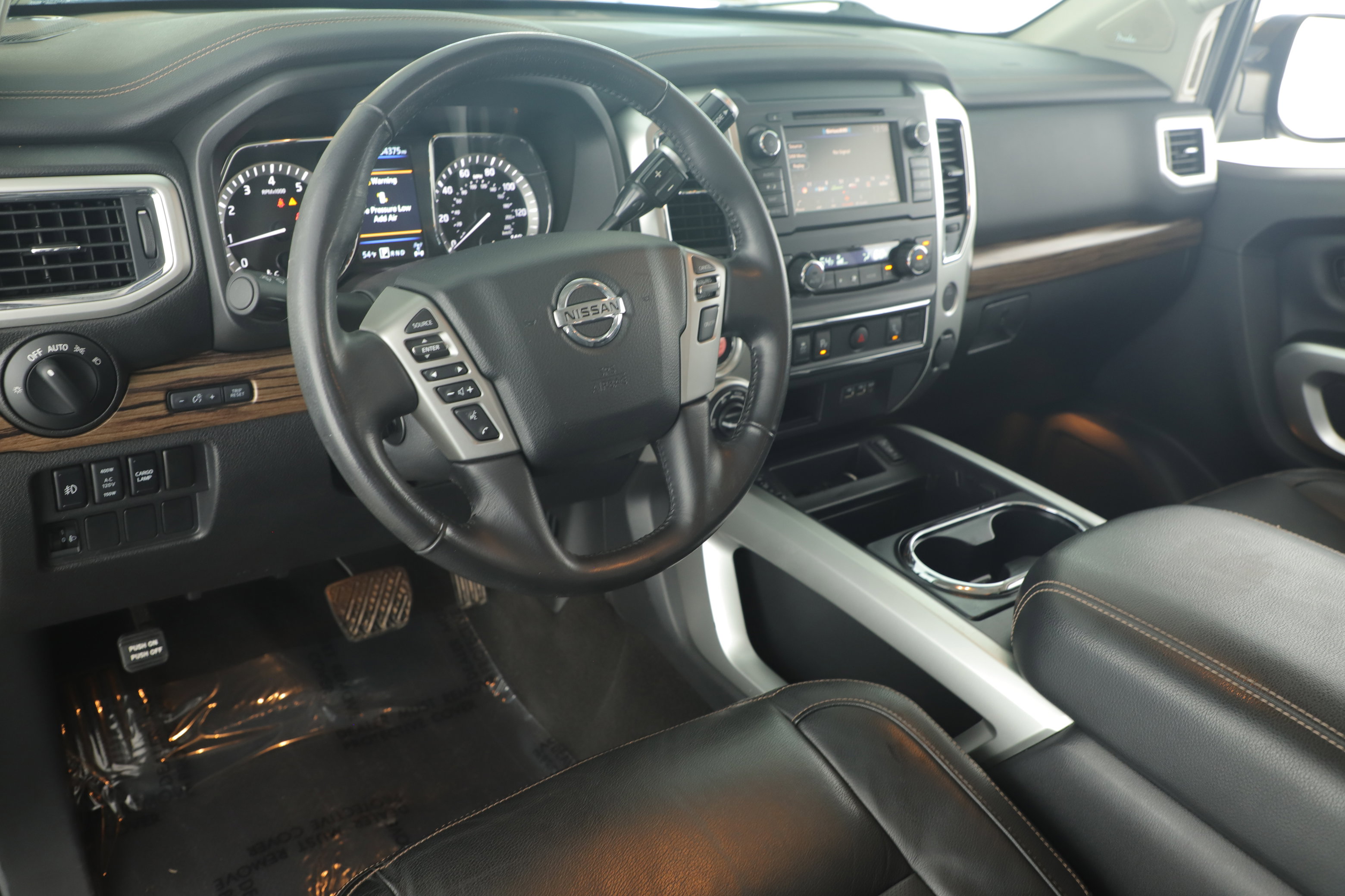 Used 2019 Nissan Titan SL image 12