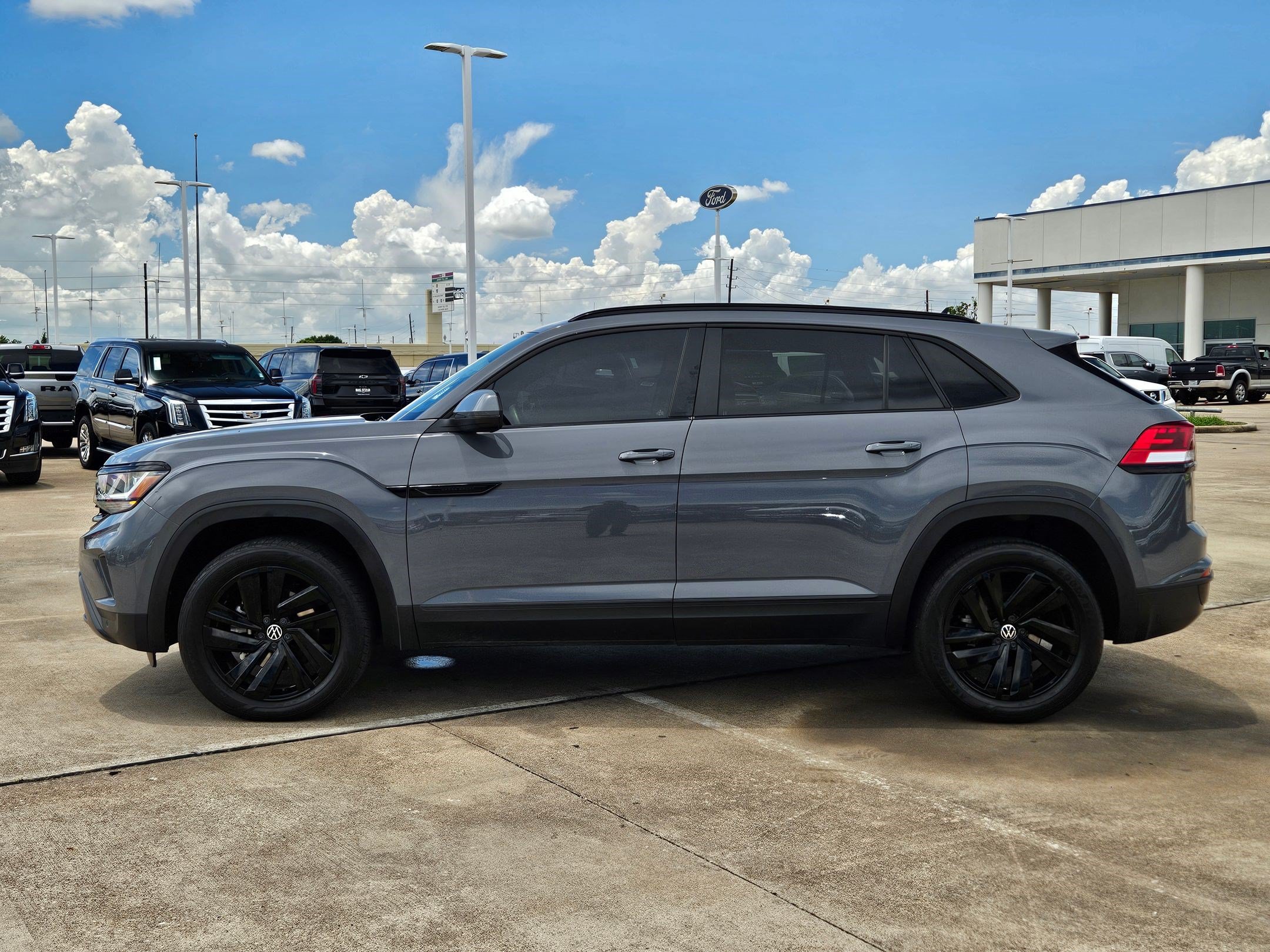 Used 2022 Volkswagen Atlas Cross Sport SE FWD image 9