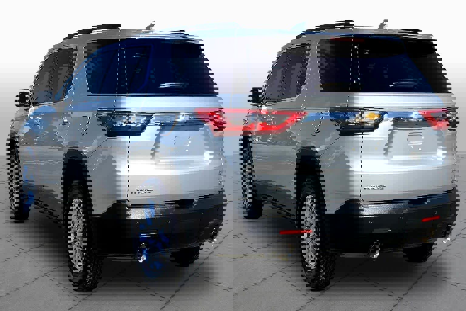 Used 2019 Chevrolet Traverse LT image 2