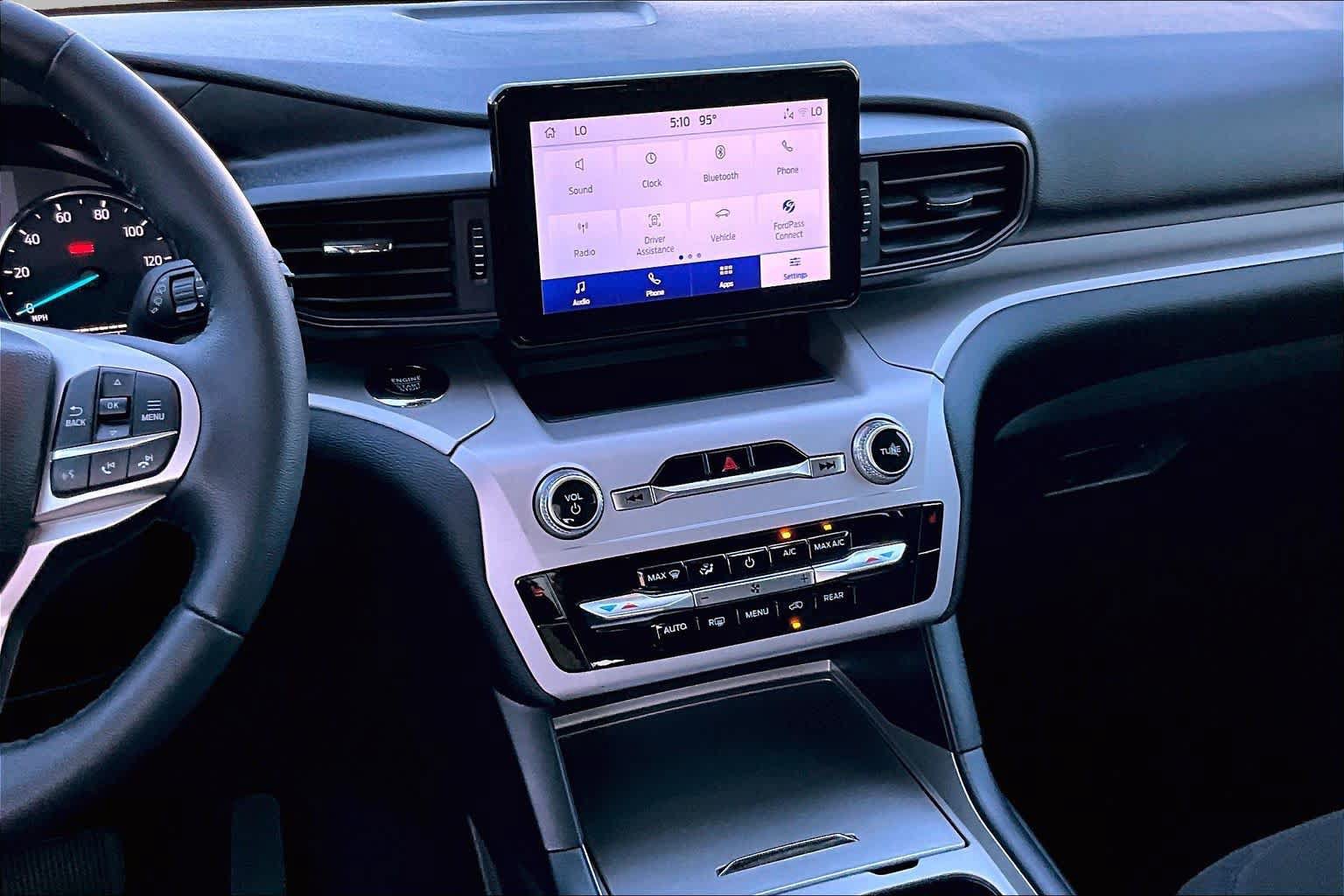 Certified 2023 Ford Explorer XLT RWD image 7