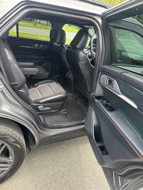 Certified 2025 Ford Explorer ST-Line w/ Premium Package AWD/4WD image 18