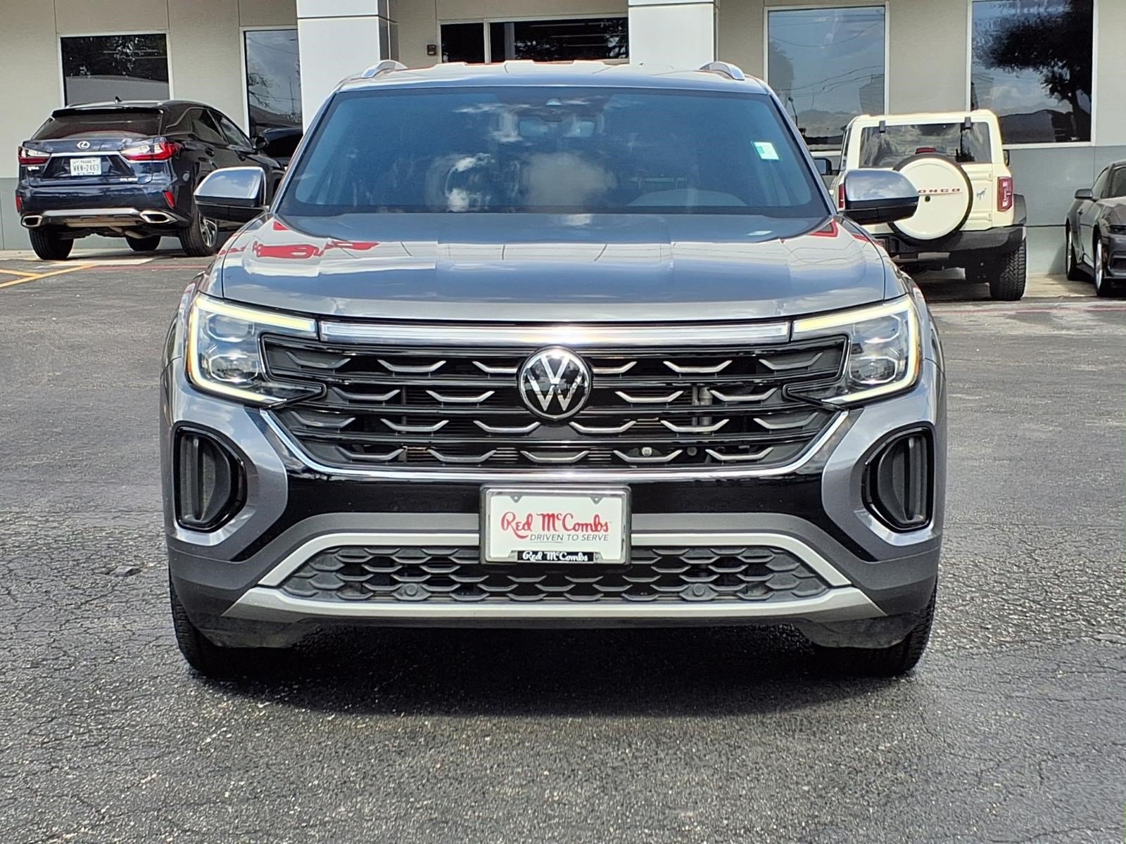 Used 2024 Volkswagen Atlas Cross Sport SE FWD image 2