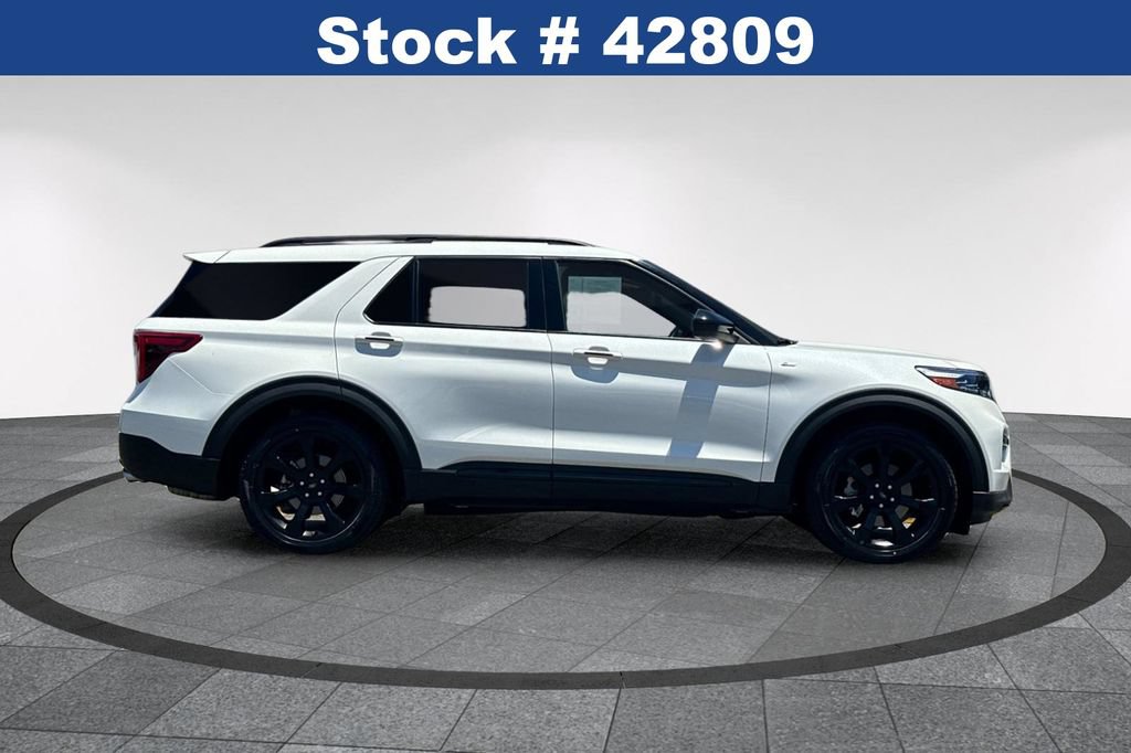Certified 2023 Ford Explorer ST-Line w/ Class IV Trailer Tow Package RWD image 4