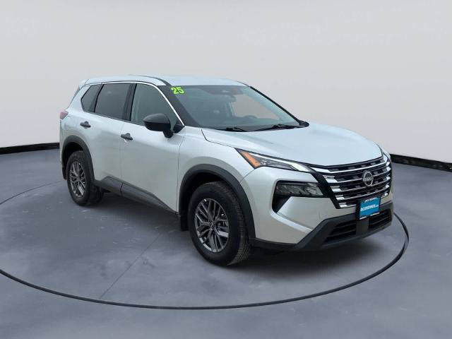 Used 2025 Nissan Rogue S FWD image 10