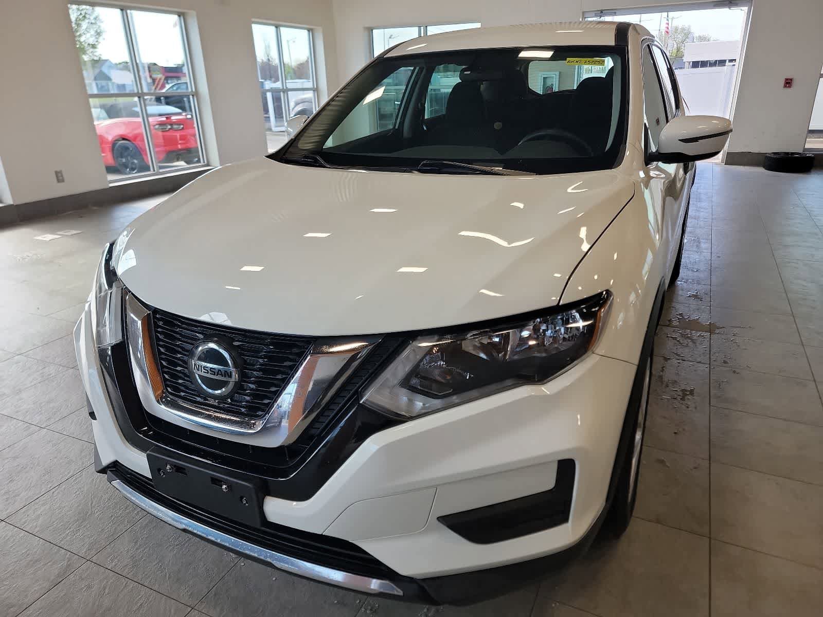 Used 2019 Nissan Rogue S AWD/4WD image 2