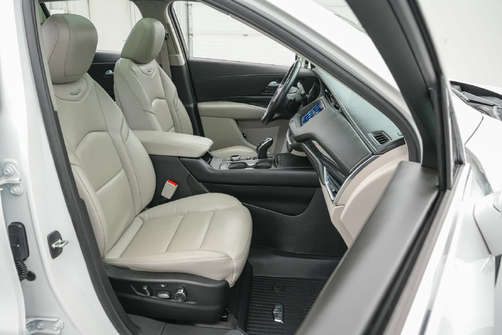Used 2023 Cadillac XT4 Premium Luxury FWD image 22