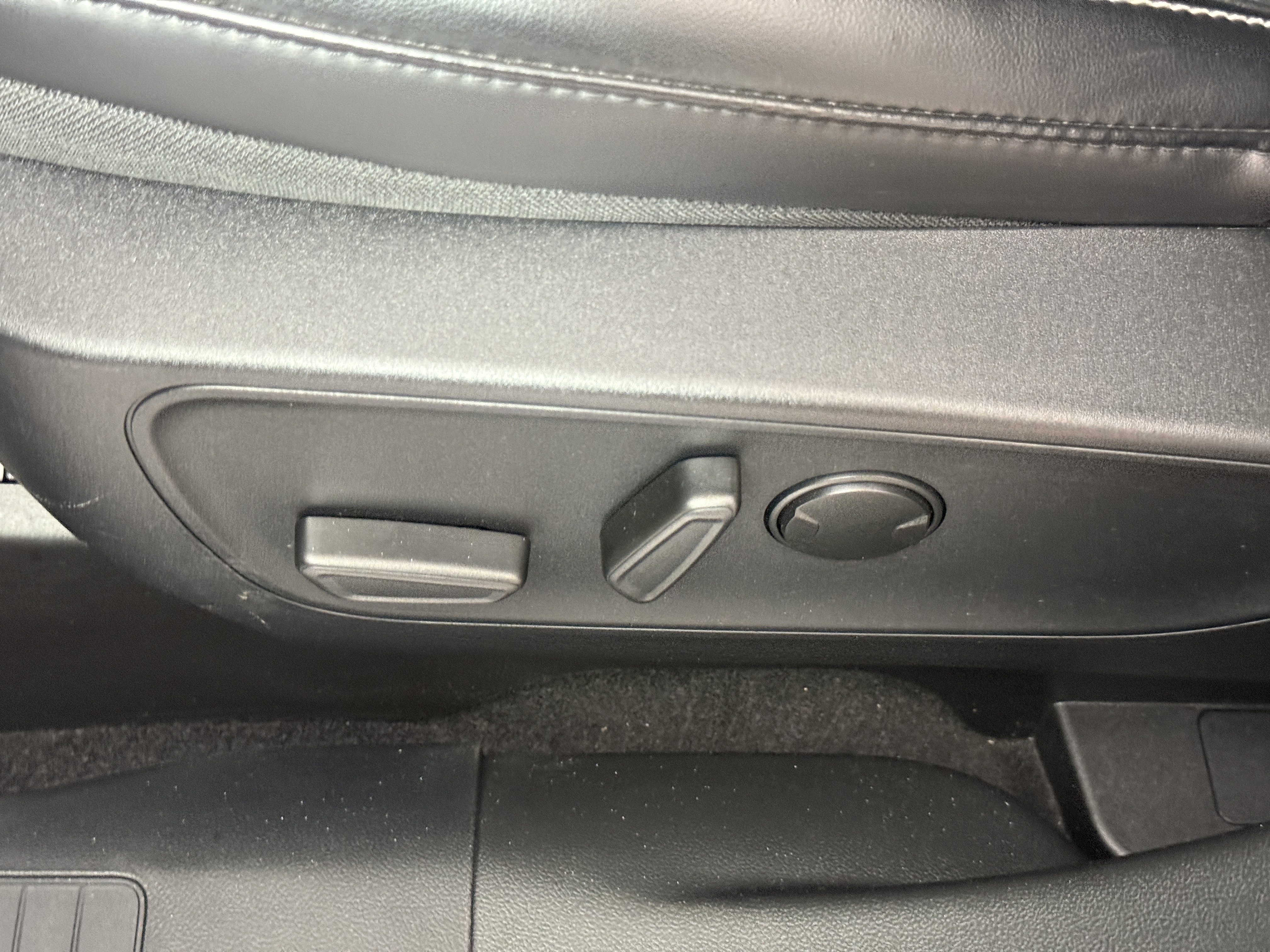 Certified 2025 Ford Escape SE FWD image 16