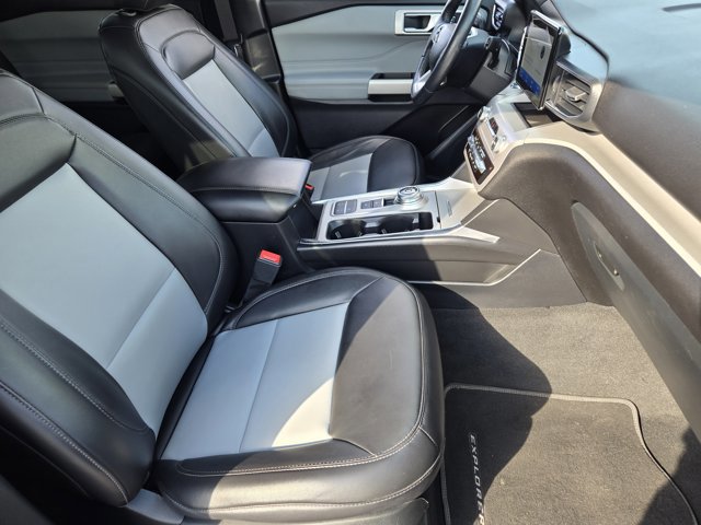 Certified 2022 Ford Explorer XLT w/ Equipment Group 202A image 13
