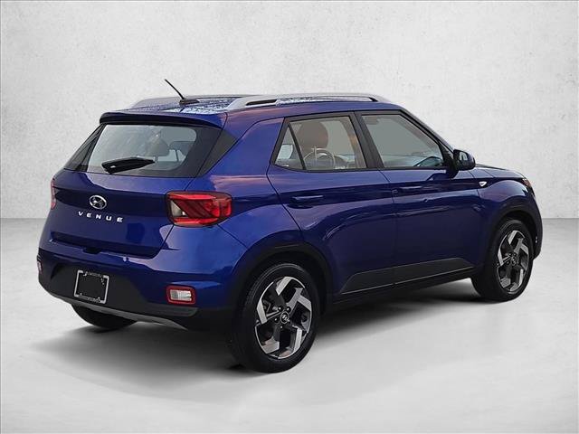 Used 2023 Hyundai Venue SEL FWD image 5