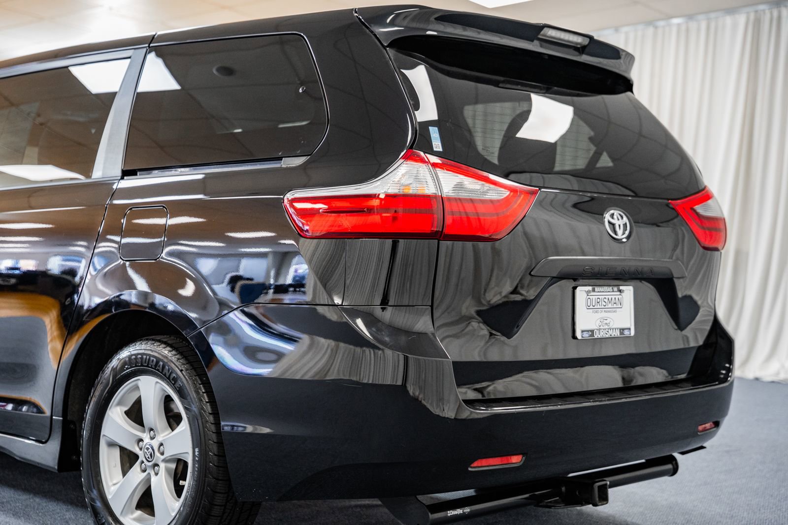 Used 2020 Toyota Sienna L image 6