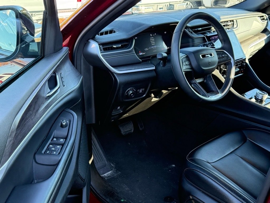 Used 2024 Jeep Grand Cherokee Limited image 9