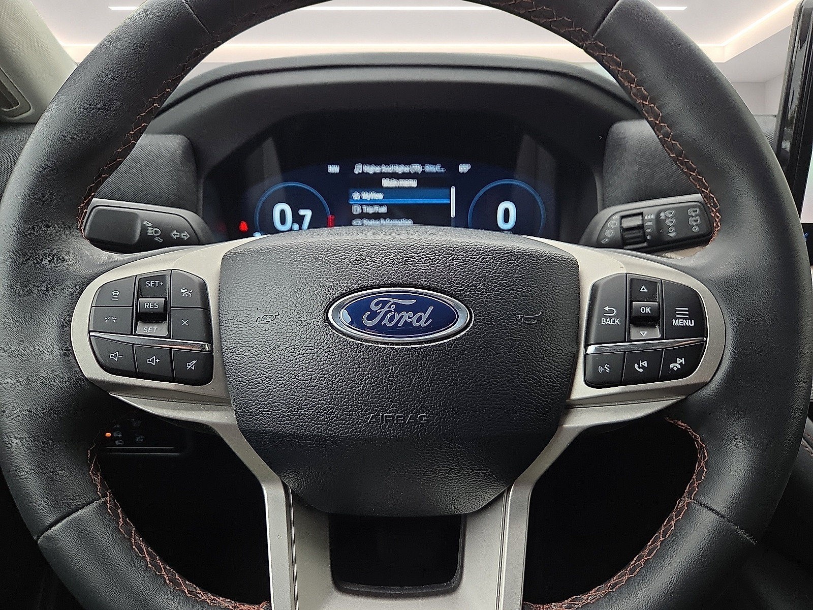 Certified 2025 Ford Explorer Active RWD image 24