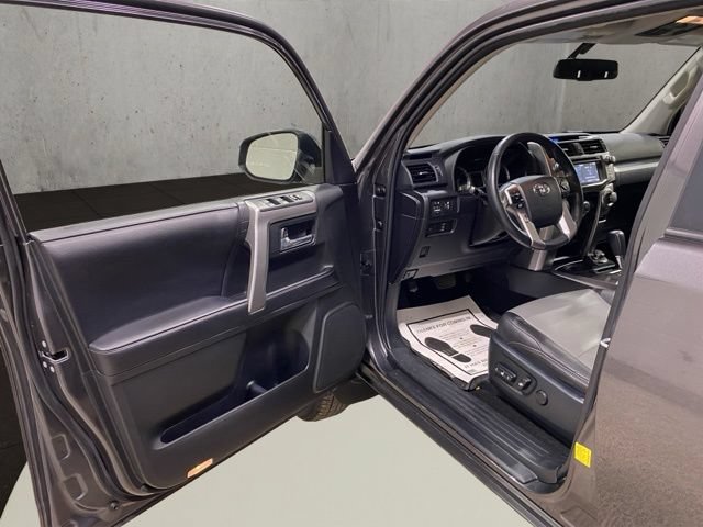 Used 2018 Toyota 4Runner SR5 Premium AWD/4WD image 11