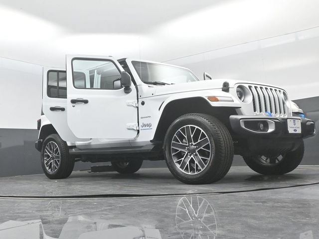 Used 2023 Jeep Wrangler Unlimited Sahara w/ Cold Weather Group AWD/4WD image 29