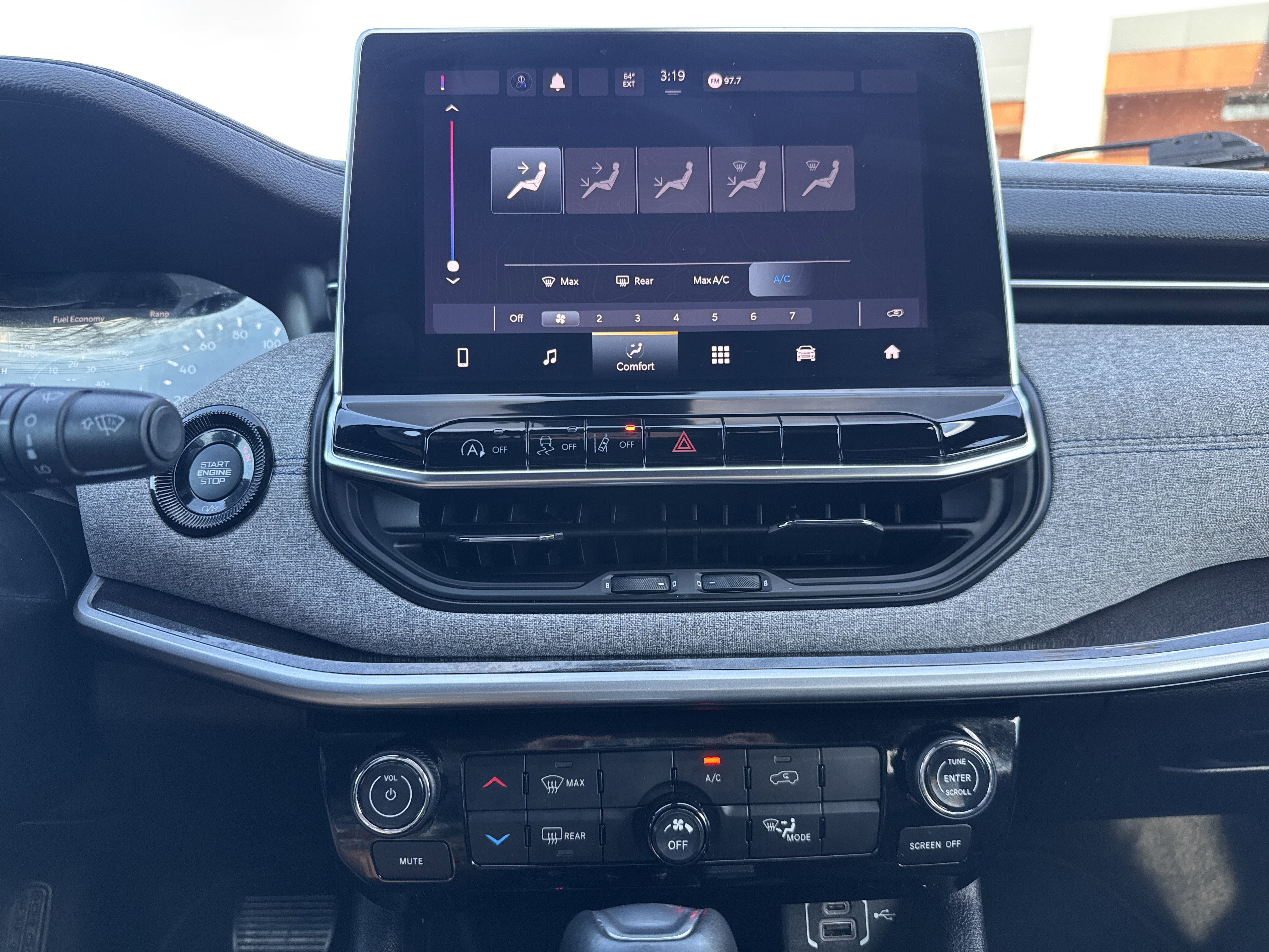 Used 2024 Jeep Compass Latitude image 19