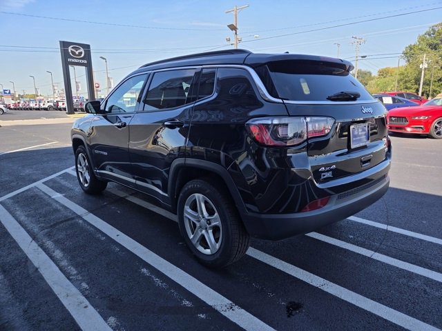 Used 2024 Jeep Compass Latitude image 3