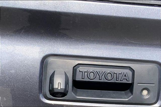 Used 2017 Toyota Tacoma TRD Sport w/ Premium & Technology Package AWD/4WD image 10