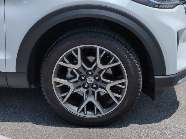 Certified 2025 Ford Explorer Platinum w/ Ultimate Package AWD/4WD image 11