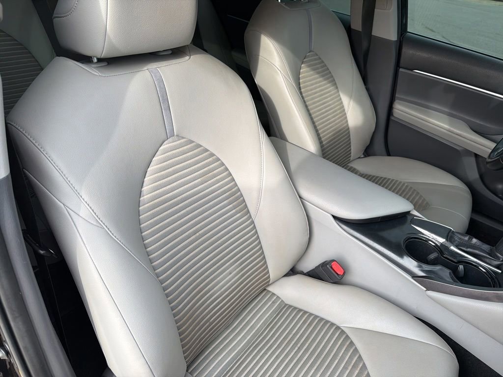 Used 2018 Toyota Camry SE image 25