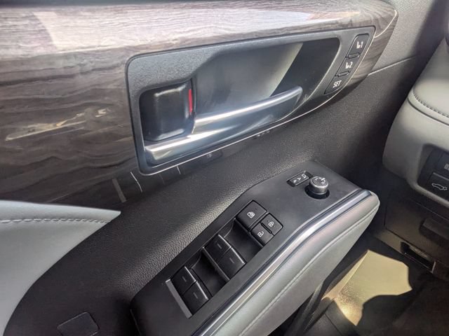 Used 2024 Toyota Highlander Limited FWD image 26