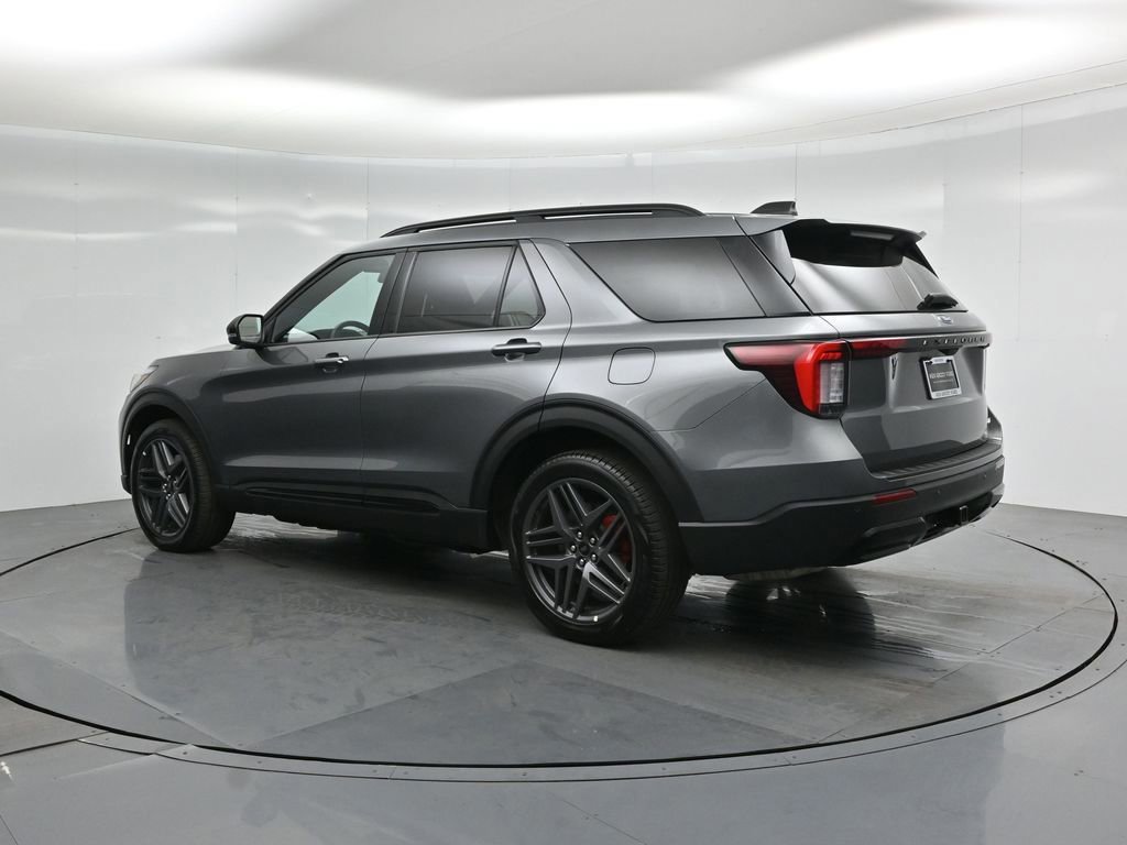 Certified 2025 Ford Explorer ST-Line w/ ST-Line Street Pack image 17