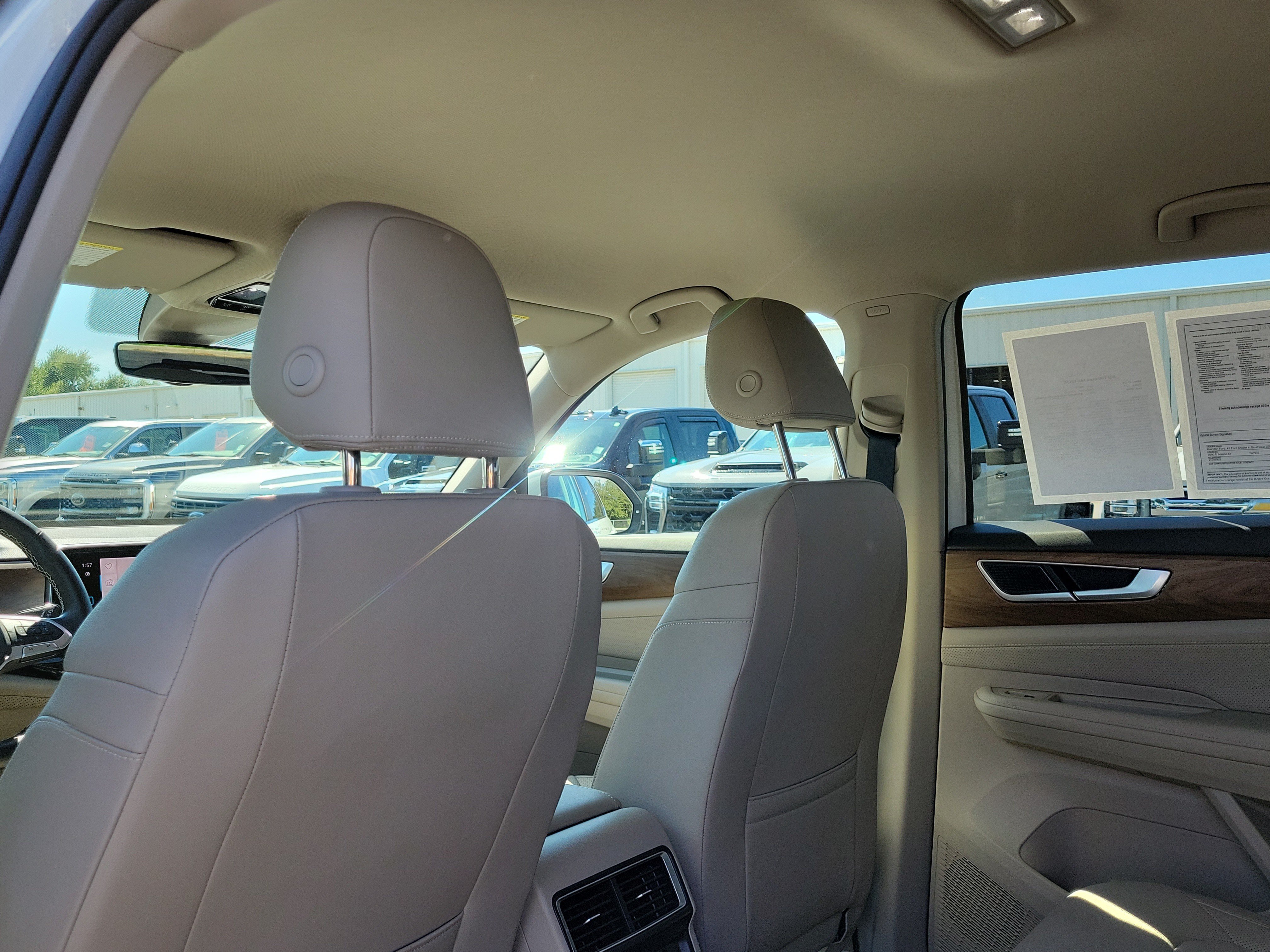 Used 2025 Volkswagen Atlas SE FWD image 14