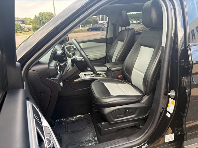 Certified 2023 Ford Explorer XLT w/ Equipment Group 202A AWD/4WD image 9