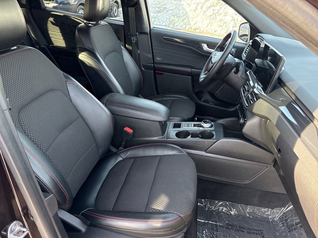 Certified 2023 Ford Escape ST-Line Select w/ Tech Pack #2 image 9