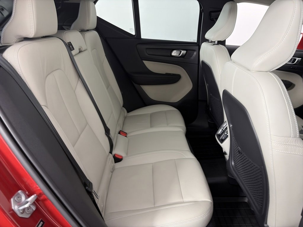 Used 2022 Volvo XC40 T5 Inscription image 28