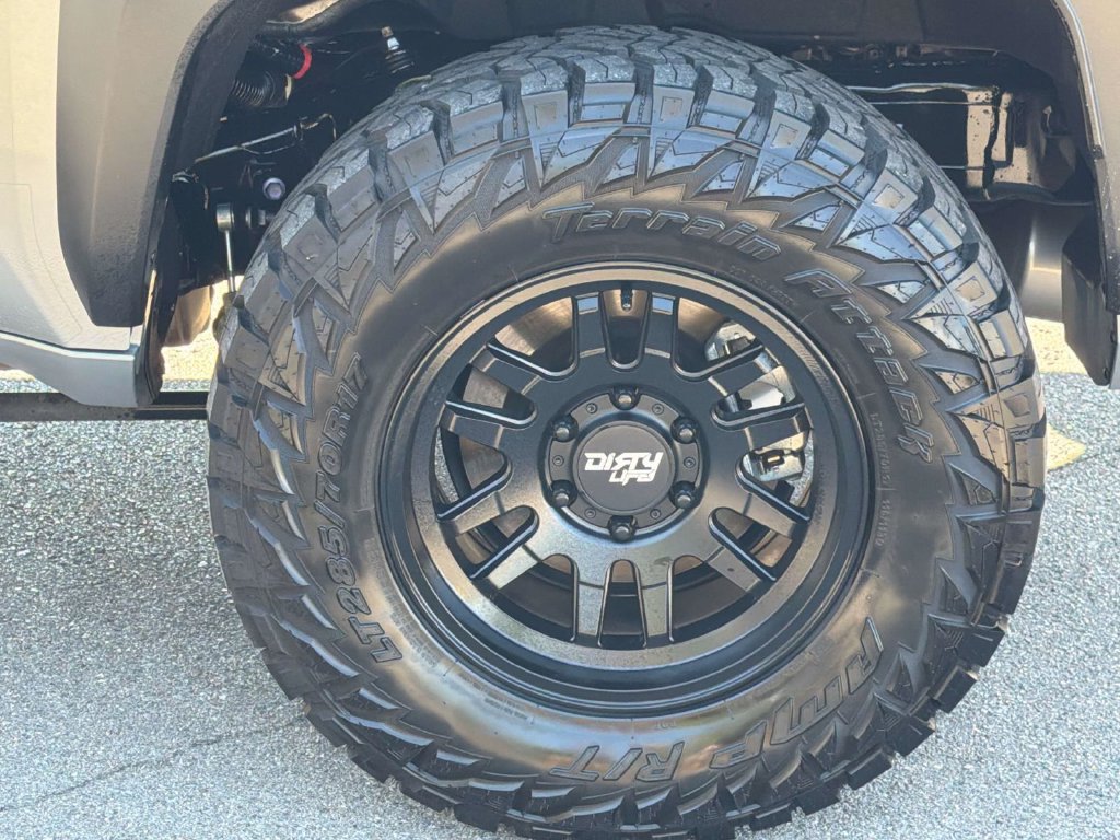 Used 2025 Toyota 4Runner SR5 AWD/4WD image 15