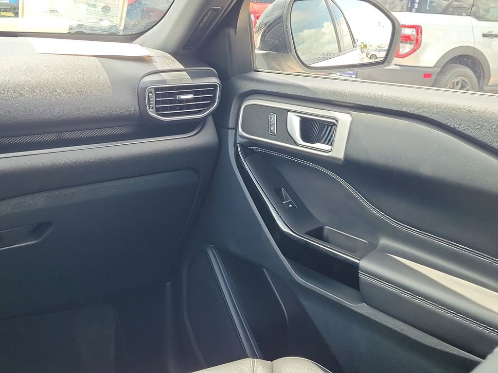 Certified 2022 Ford Explorer ST w/ ST Street Pack image 17