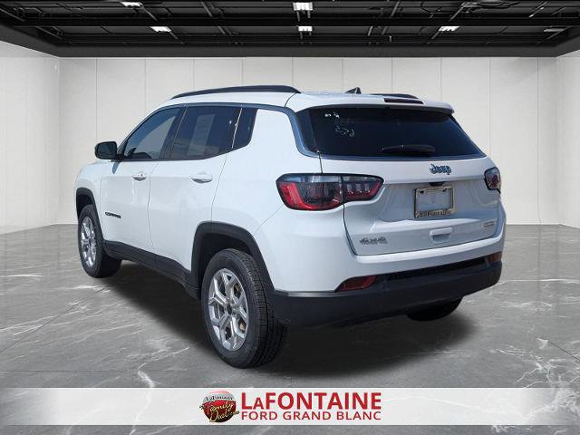 Used 2025 Jeep Compass Latitude w/ Sun & Sound Group AWD/4WD image 3