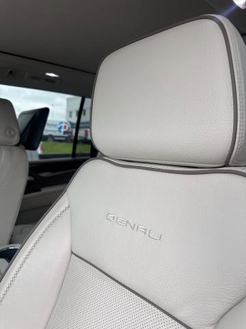 Used 2023 GMC Yukon XL Denali w/ Advanced Technology Package AWD/4WD image 6