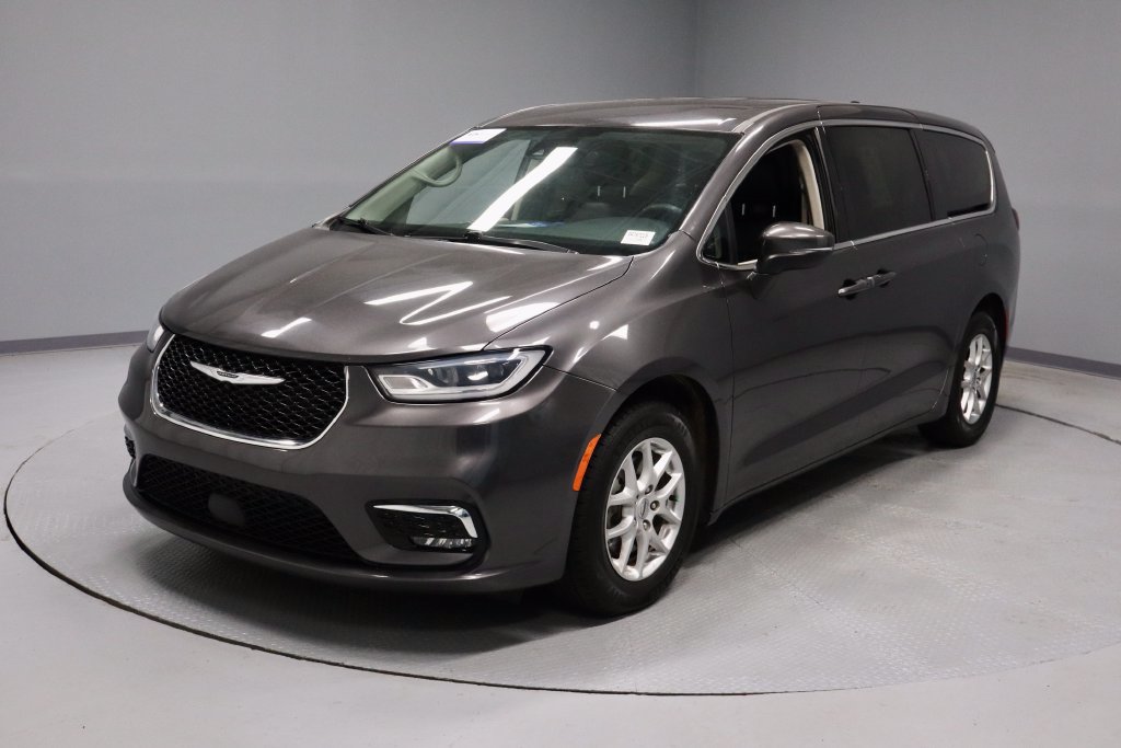 Used 2023 Chrysler Pacifica Touring-L FWD image 7