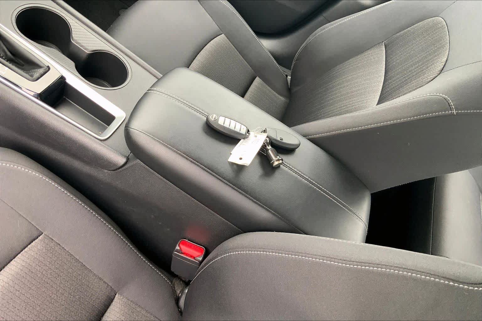 Used 2025 Nissan Altima 2.5 SV FWD image 14